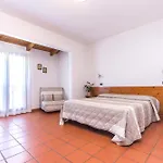Apartmanhotel - Il Giardino Del Cigno 3*