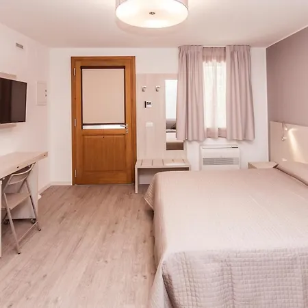 - Il Giardino Del Cigno لاتيسانا