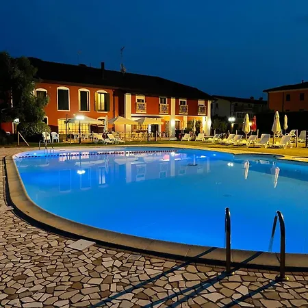 شقة فندقية - Il Giardino Del Cigno لاتيسانا