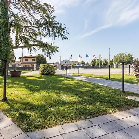 Apartmanhotel - Il Giardino Del Cigno