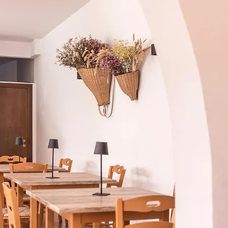 - Il Giardino Del Cigno لاتيسانا